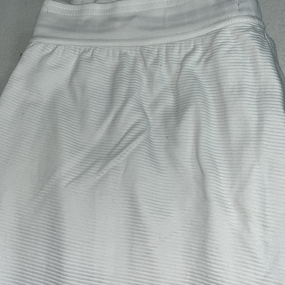 Hugo Boss”Heritage”Sweat Pants size XL. Waist is 34”-38”and inseam 29”. Like New